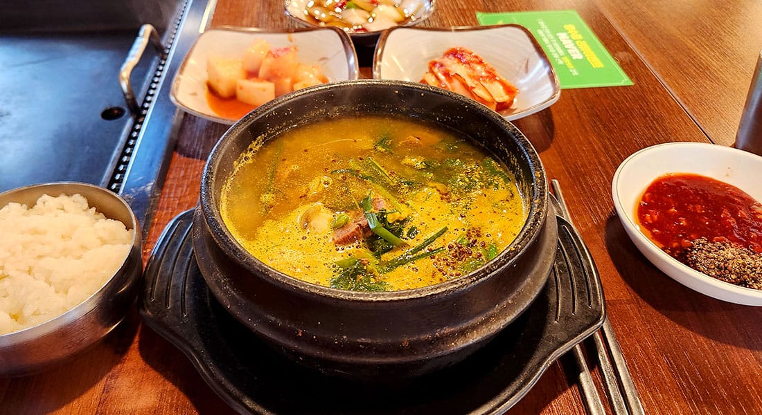 신선한 오리와 흑염소 보양 한상